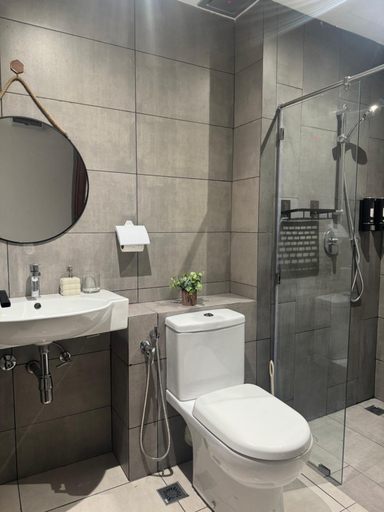 Shower 4, K Avenue by SRI Stay, Putatan