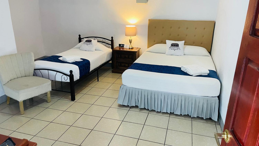 Bedroom 2, Hostal Clary, León