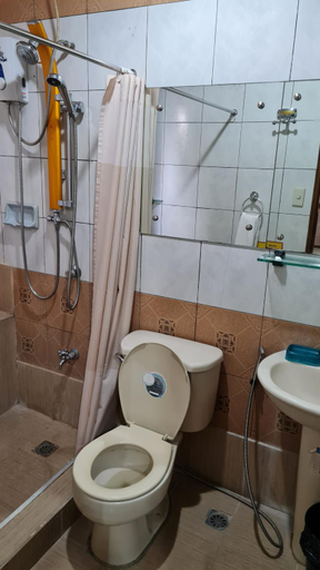 Bathroom 4, Tiger Hotel, Mabalacat