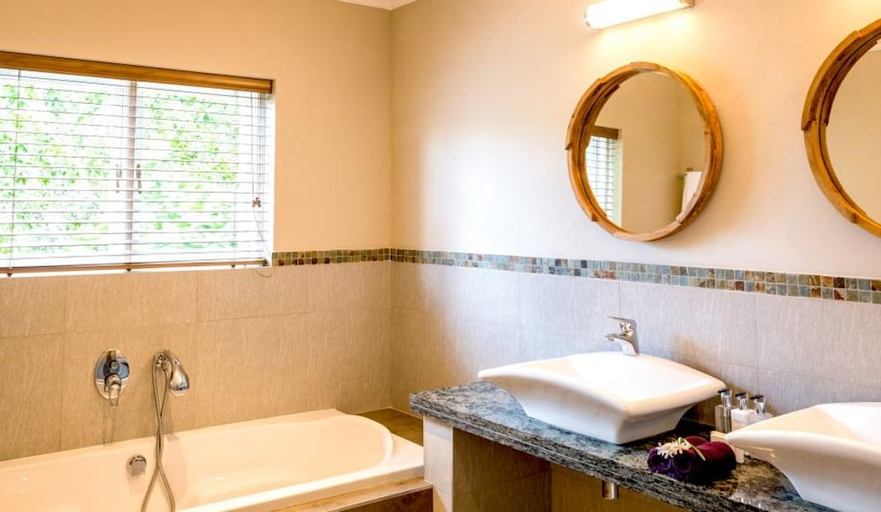 Bathroom 4, Bloemenzee Boutique B&B, City of Cape Town