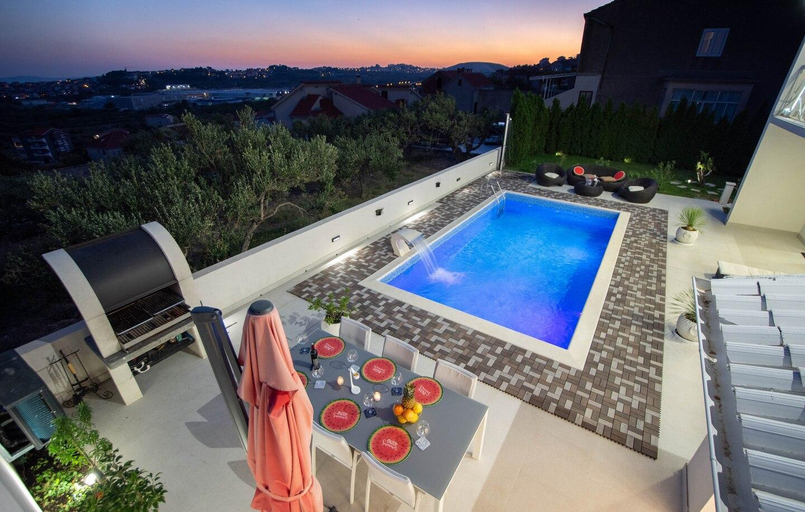 Others 5, Villa Capitano, Split