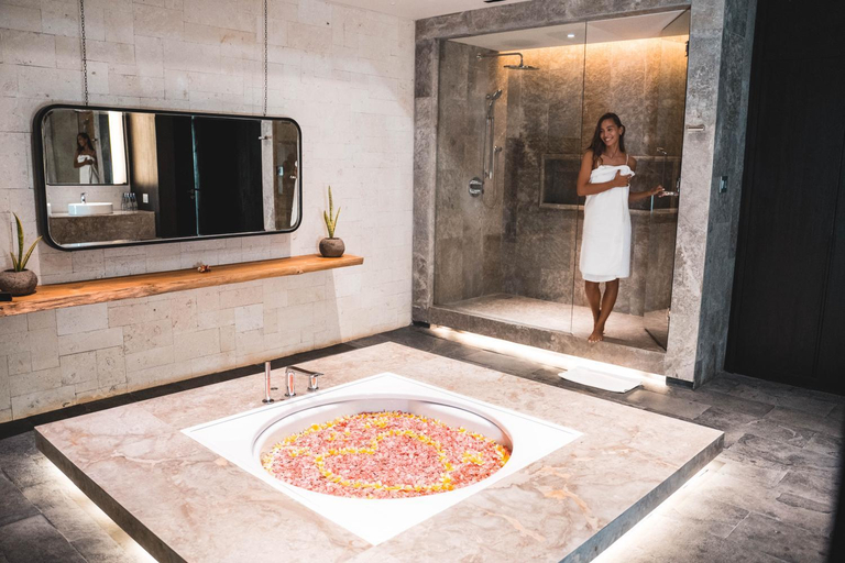 Bathroom 2, The Istana, Badung