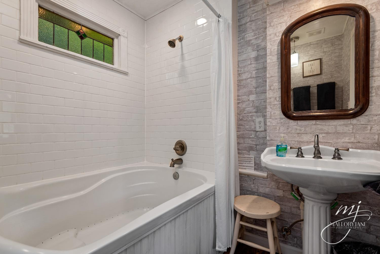 Bathroom 4, The Peabody House, Carroll