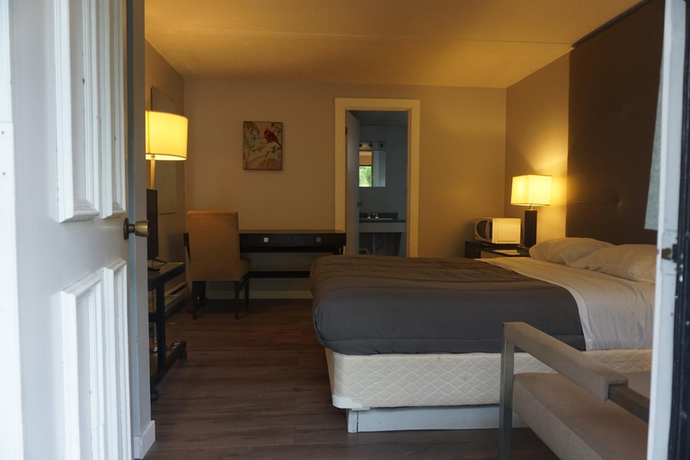 Bedroom, The Mighty Fraser Motel, Fraser Valley