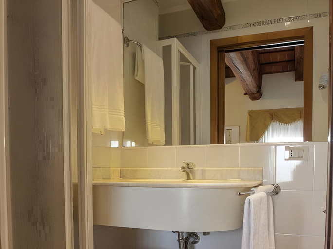 Bathroom 4, Villa Braida, Treviso
