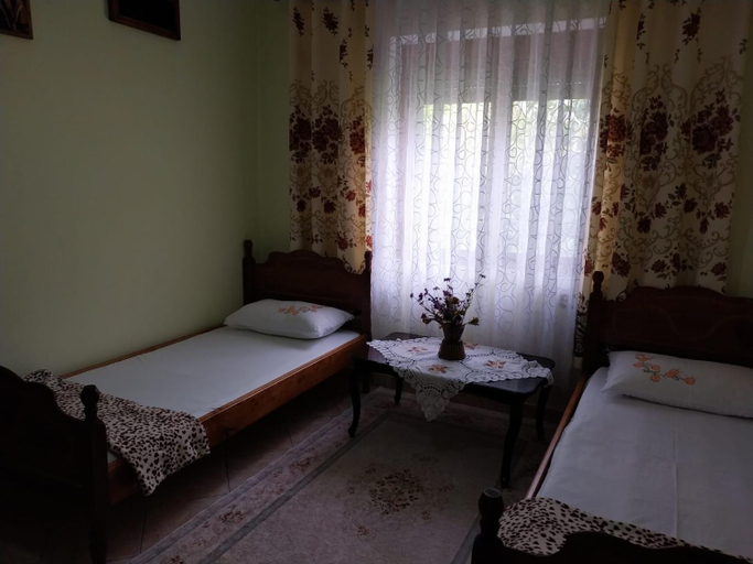 Bedroom 4, Riza Guest House, Pukës
