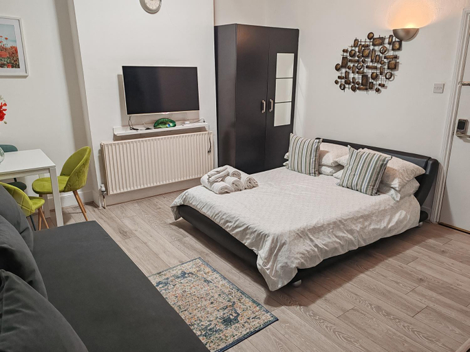 Others 5, Kilburn High Road Studio apartments, London