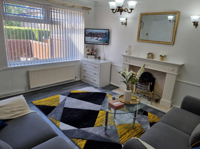 Others 2, Glamorous room with WiFi and Netflix, Leeds