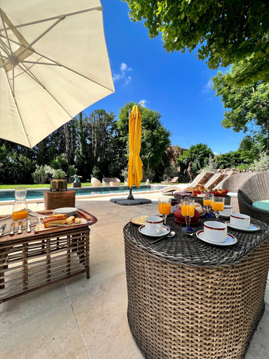 Others 5, Villa Pauline, Vaucluse