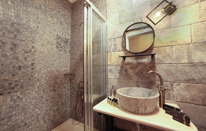 Bathroom 4, Ardilas Residence, Beyoğlu