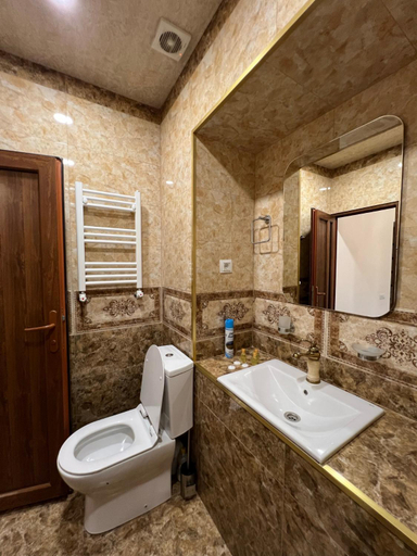 Bathroom 2, COMFORT M Guest House