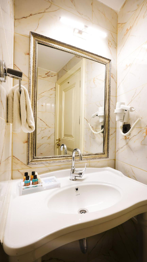 Bathroom 4, Hotel Gritti Pera, Beyoğlu