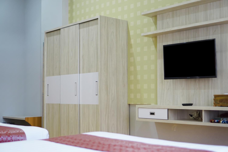 Bedroom 2, Unp Hotel And Convention Center, Padang