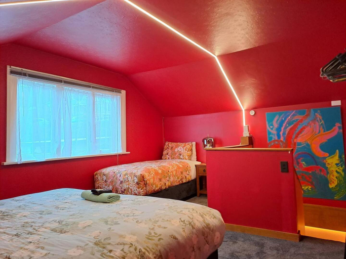 Bedroom 2, A Stone's Throw From Town Main House, Dunedin