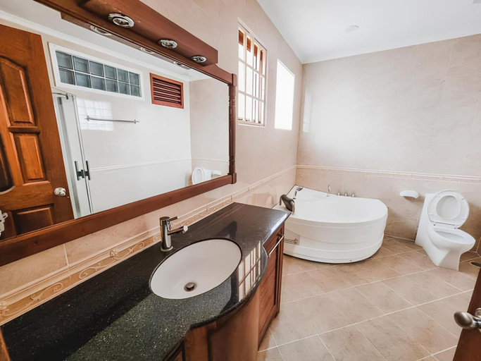 Bathroom 5, Hamptons Apartments, Phnom Penh