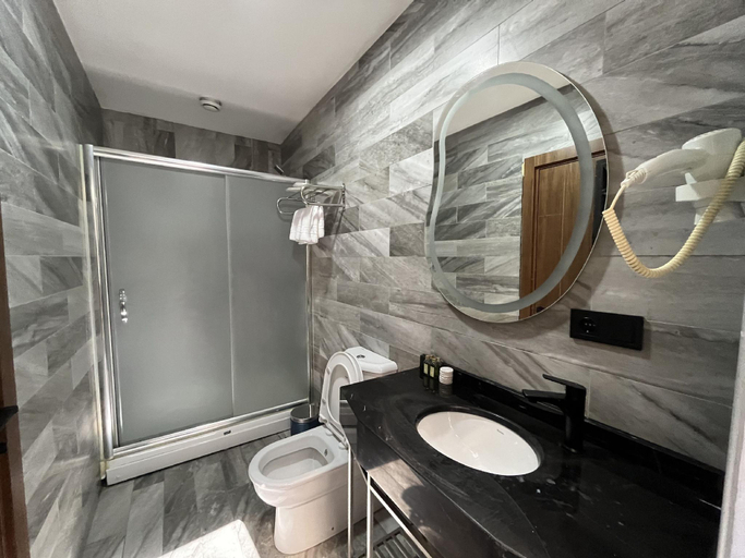 Bathroom 5, Isle Otel, Beyoğlu