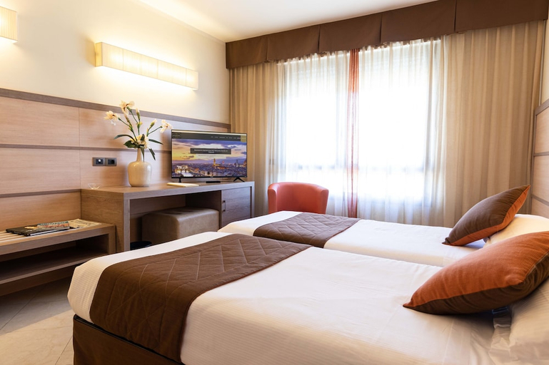 Bedroom 2, NilHotel, Florence