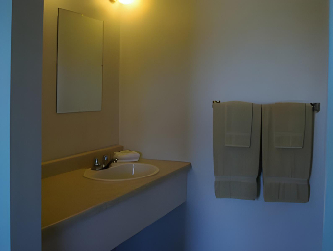 Bathroom 3, Tidal Bore Inn, Colchester