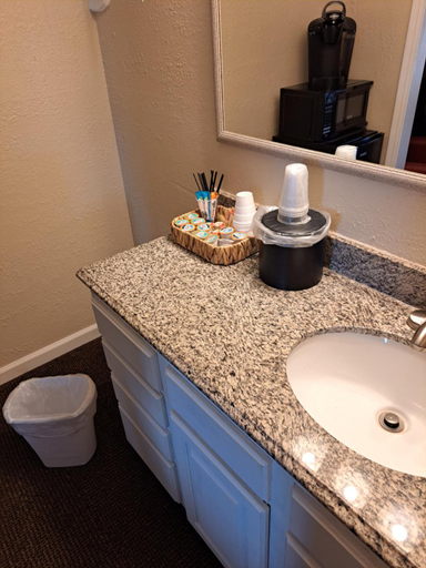 Bathroom 4, Victorian Inn, Pawnee