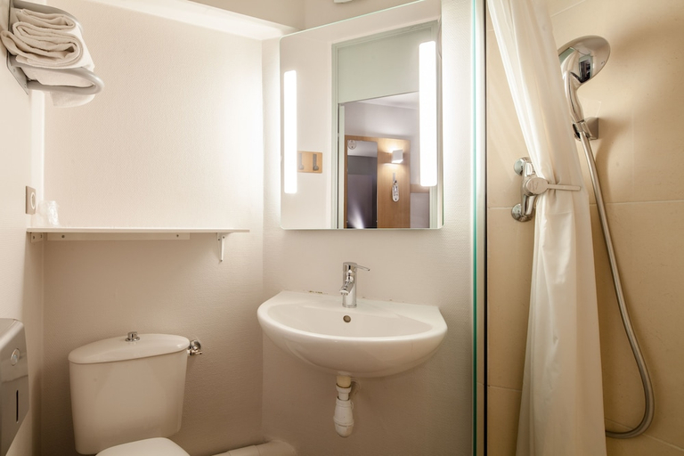 Bathroom 4, B&B HOTEL Paris Porte de la Villette, Seine-Saint-Denis