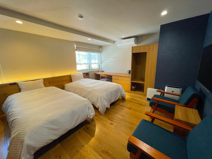 Bedroom 2, Little Grebe, Nagawa