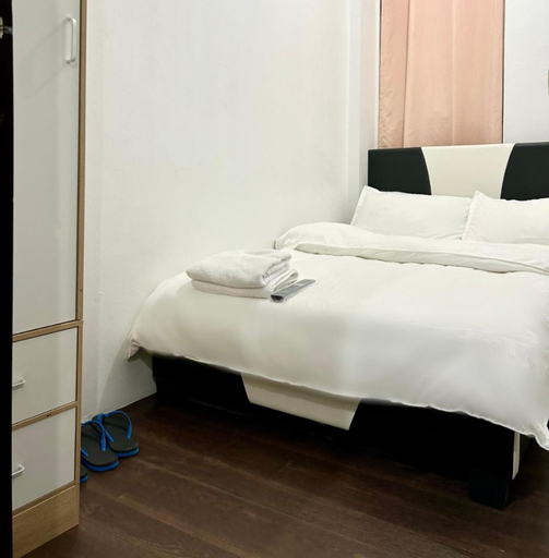 Others 4, Private room with AC and fan at EKG MANILA House Rental, Manila City