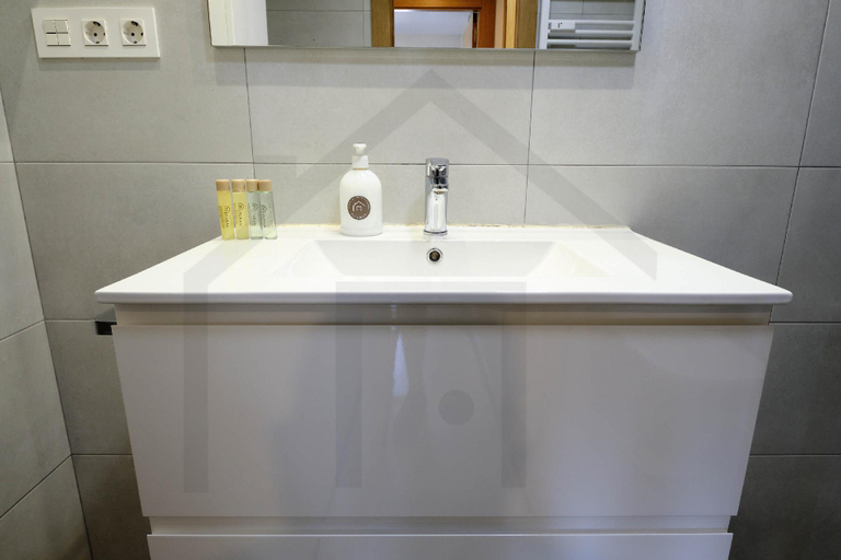 Bathroom 3, Campoamor Centro - Coqueto apartamento con WiFi, Asturias