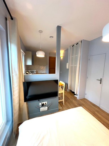Bedroom 3, Pere Lachaise Gem, Paris