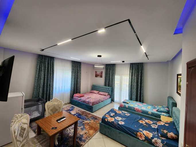 Others 3, Tirana Class House, Tiranës
