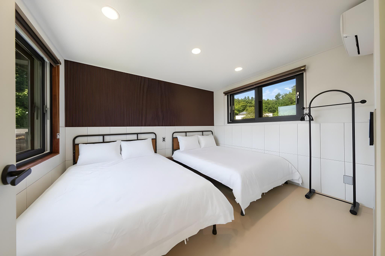 Bedroom 2, Gyeongpo Mong Dog Pension, Gangneung
