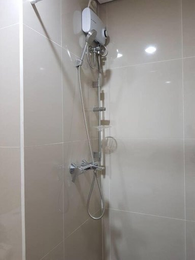 Bathroom 4, Twin Oaks Place West Tower, Pasig City