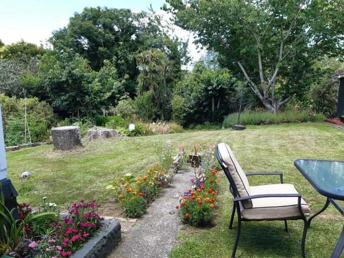 Others 1, Happy Space, Hauraki