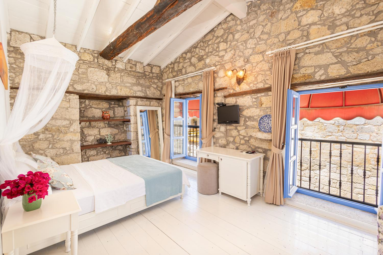 Others 5, Eski Ev, Çeşme