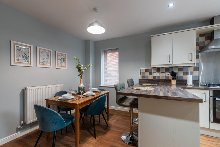 Others 4, Mon Bank II* Contractors* Parking*Sleeps 5, Newport