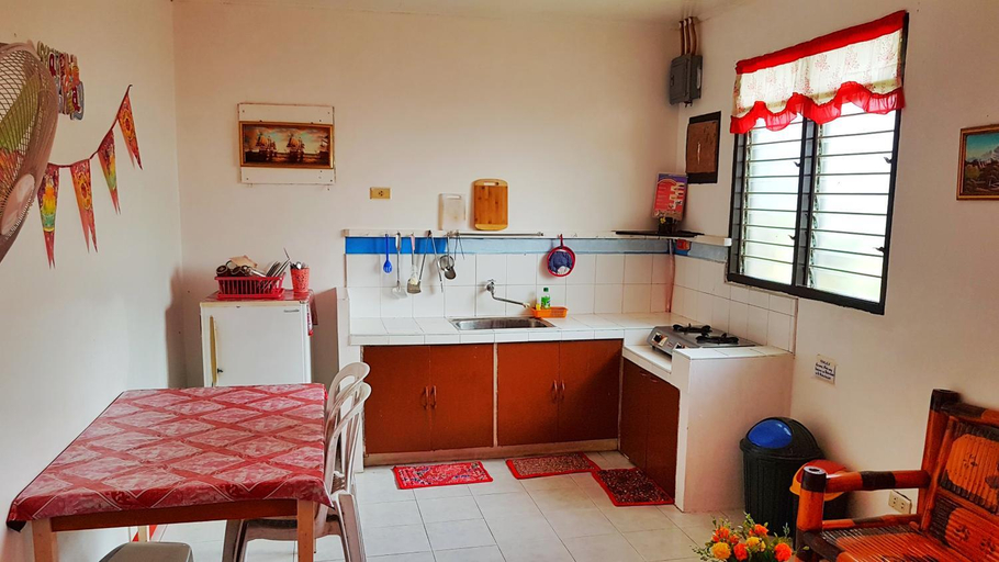 Others 3, WHITE BEACH GUEST HOUSE, Puerto Galera