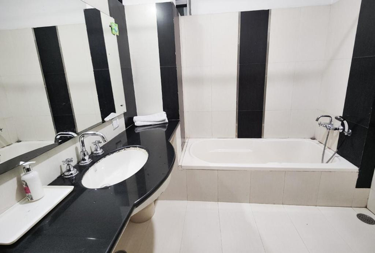 Bathroom 5, Hotel Vikram Aditya, Ganganagar
