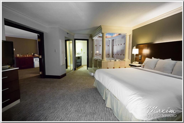 Bedroom 3, Radisson Hotel Cincinnati Riverfront, Kenton