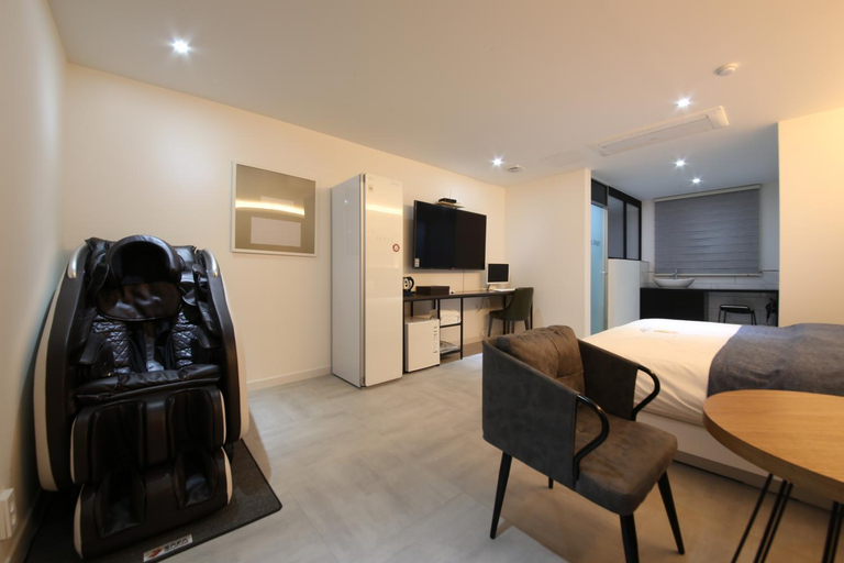 Bedroom 4, Two Nights Business Hotel, Jeonju