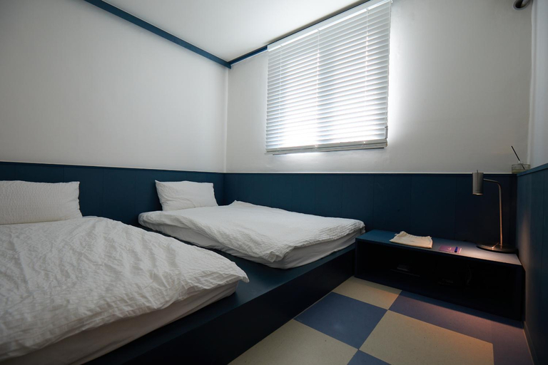 Bedroom 2, SloCruise, Gongju