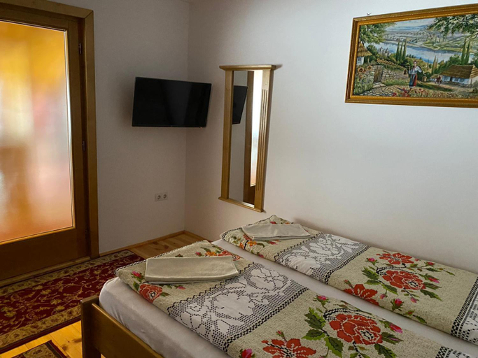 Bedroom 2, Camere de inchiriat Floarea reginei, Viseu De Sus