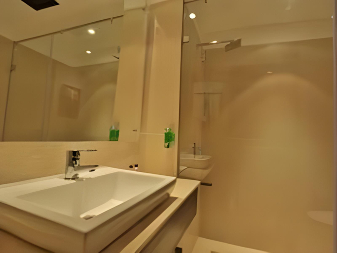 Bathroom 3, Mandarin Hotel, Panchkula