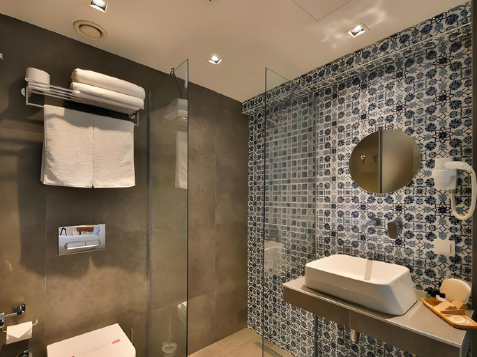 Bathroom 4, Alilass Hotel, Fatih
