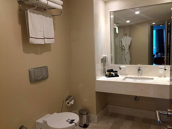 Bathroom 4, Taksim Gonen Hotel, Beyoğlu