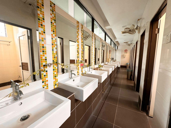 Bathroom 4, Sunflower Hotel Melaka, Malacca City
