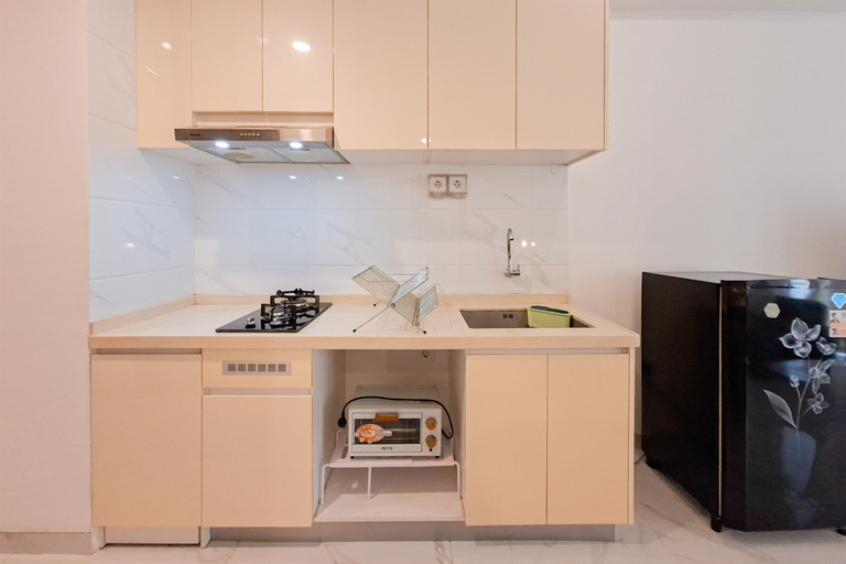 Others 4, Cozy and Pool View 2BR at Sky House BSD Apartment By Travelio, Tangerang Selatan