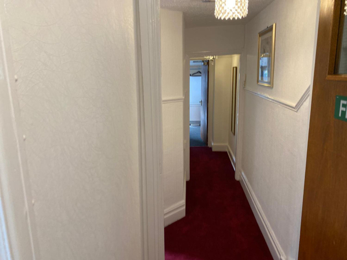 Others 3, Villa Guest House, Bridgend