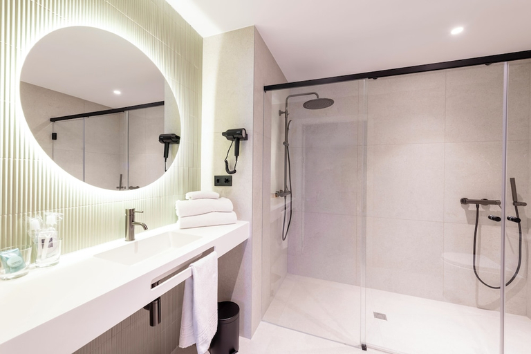 Bathroom 3, Aparthotel Atenea Calabria, Barcelona