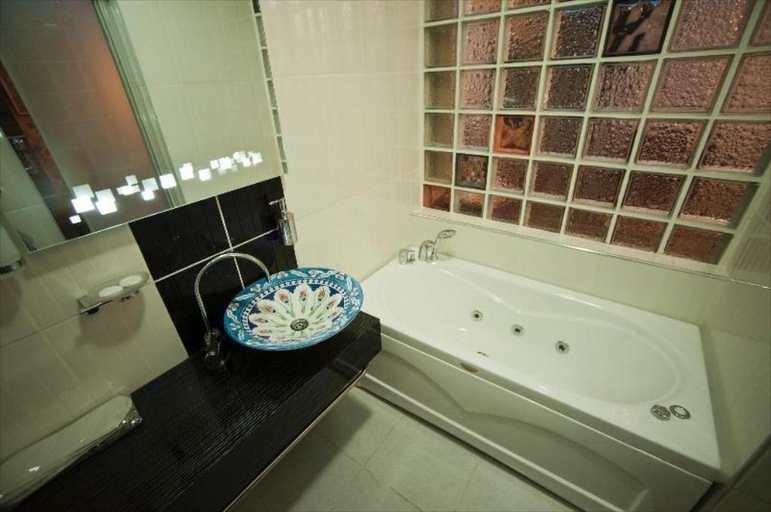 Bathroom, Sarajevo Taksim Hotel, Beyoğlu