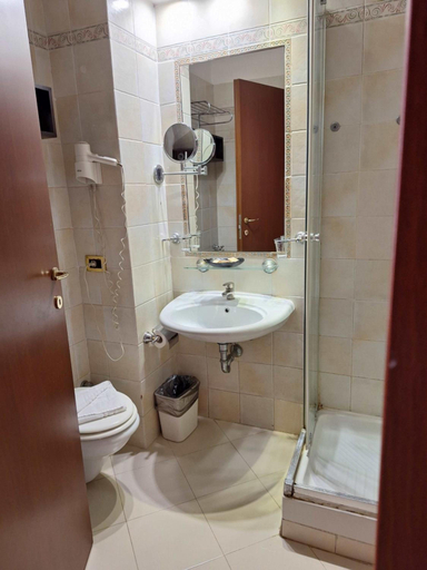 Bathroom, Hotel Nizza, Rome