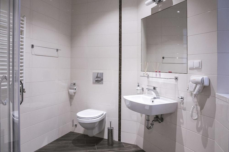 Bathroom 3, Atlantic Aparthotel, Kraków City